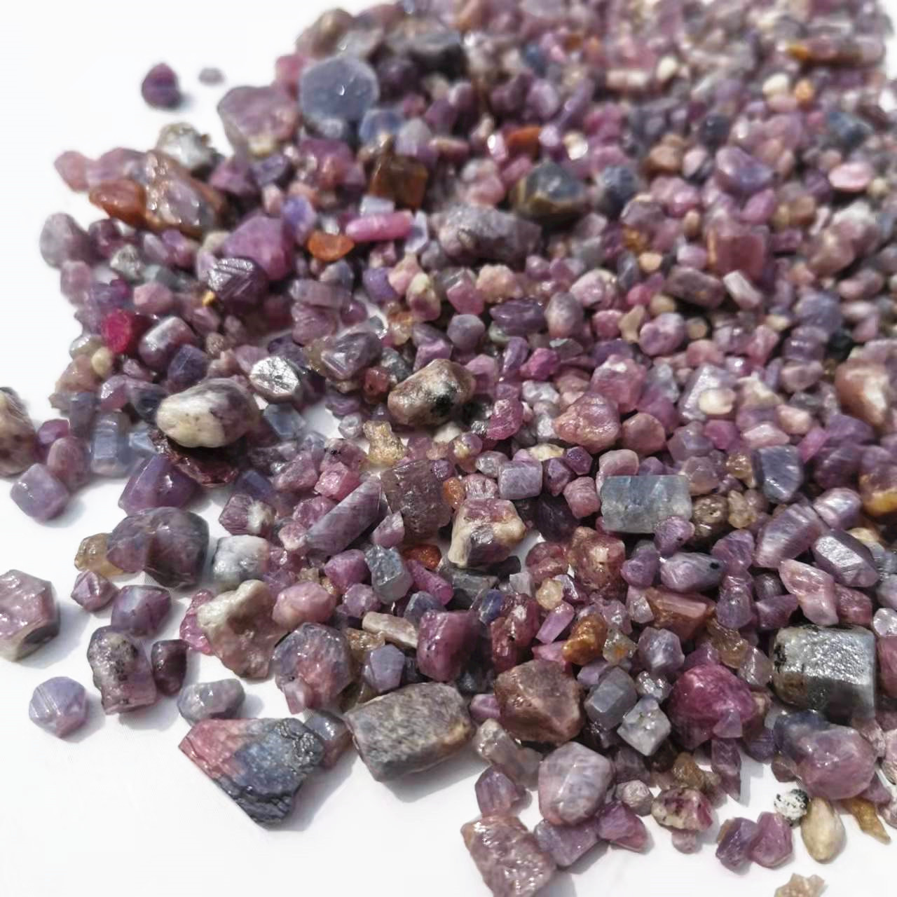 Jewelry Making Raw Materials - Натуральные необработанные фиолетовые корундовые камни шероховатый